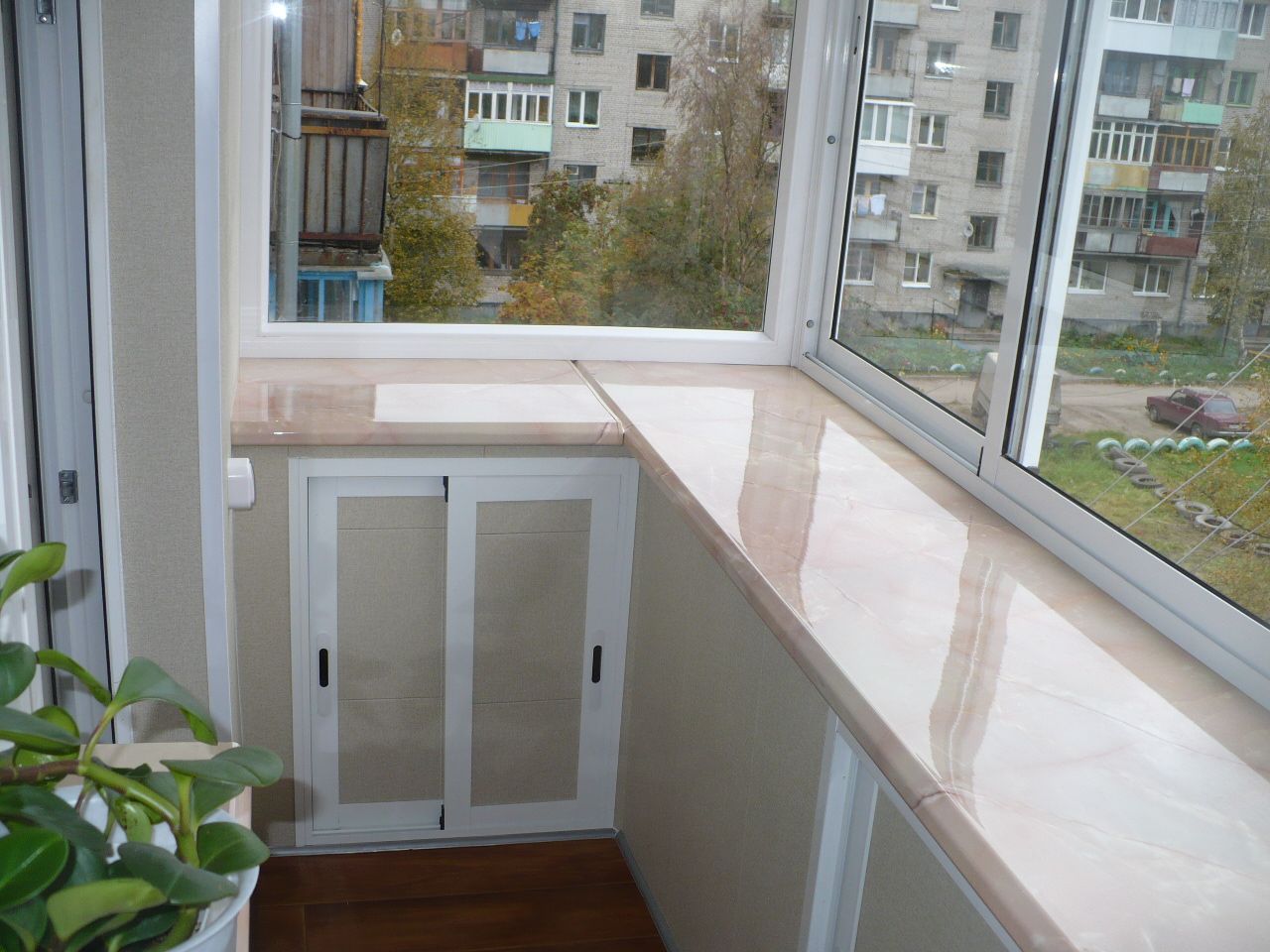 Остекление балконов с выносом в ЖК Литвиново Сити